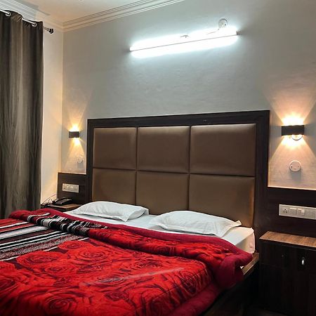 Hotel Premier Mall Road Manali エクステリア 写真