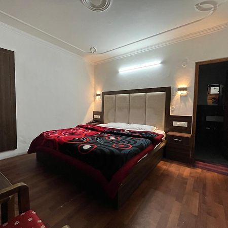 Hotel Premier Mall Road Manali エクステリア 写真
