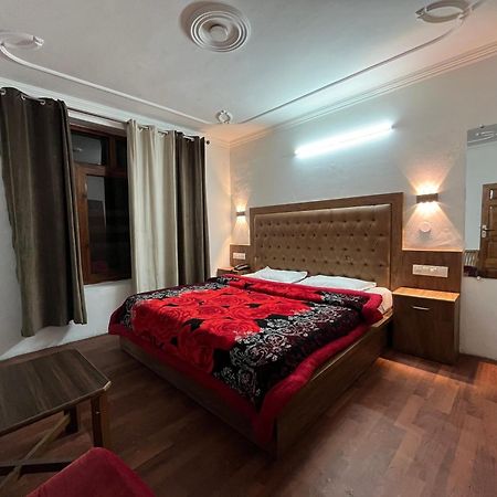 Hotel Premier Mall Road Manali エクステリア 写真