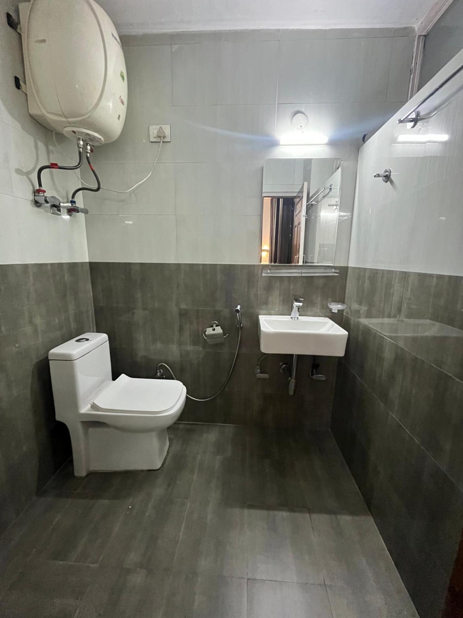 Hotel Premier Mall Road Manali エクステリア 写真