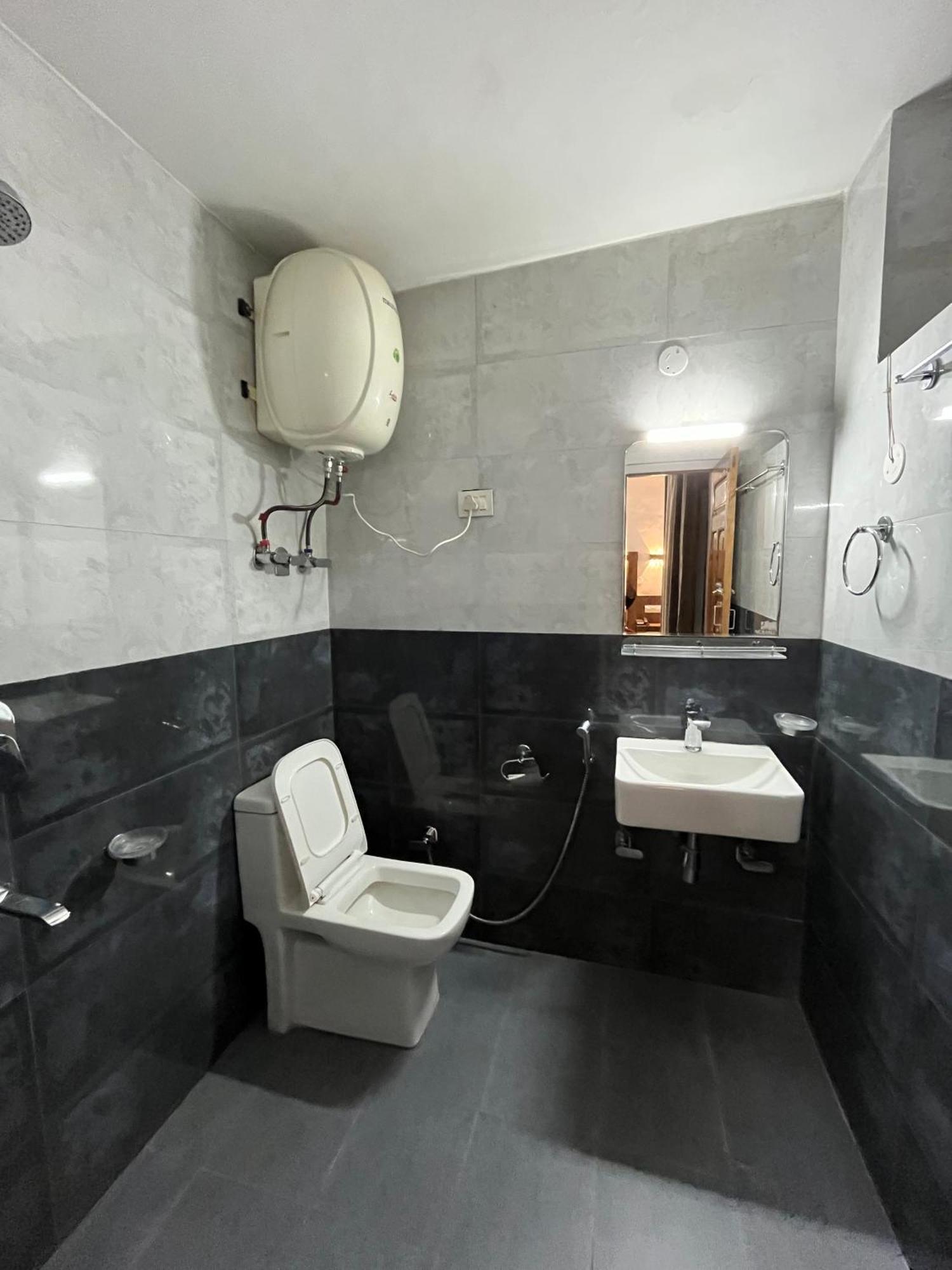 Hotel Premier Mall Road Manali エクステリア 写真