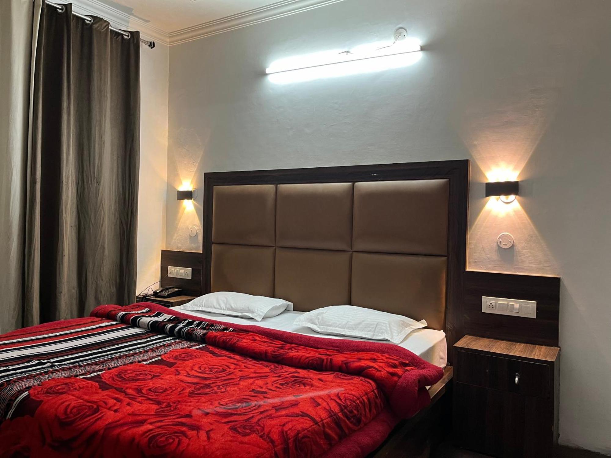 Hotel Premier Mall Road Manali エクステリア 写真