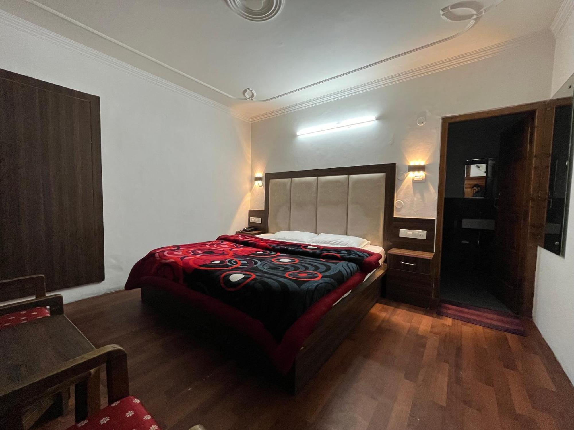 Hotel Premier Mall Road Manali エクステリア 写真