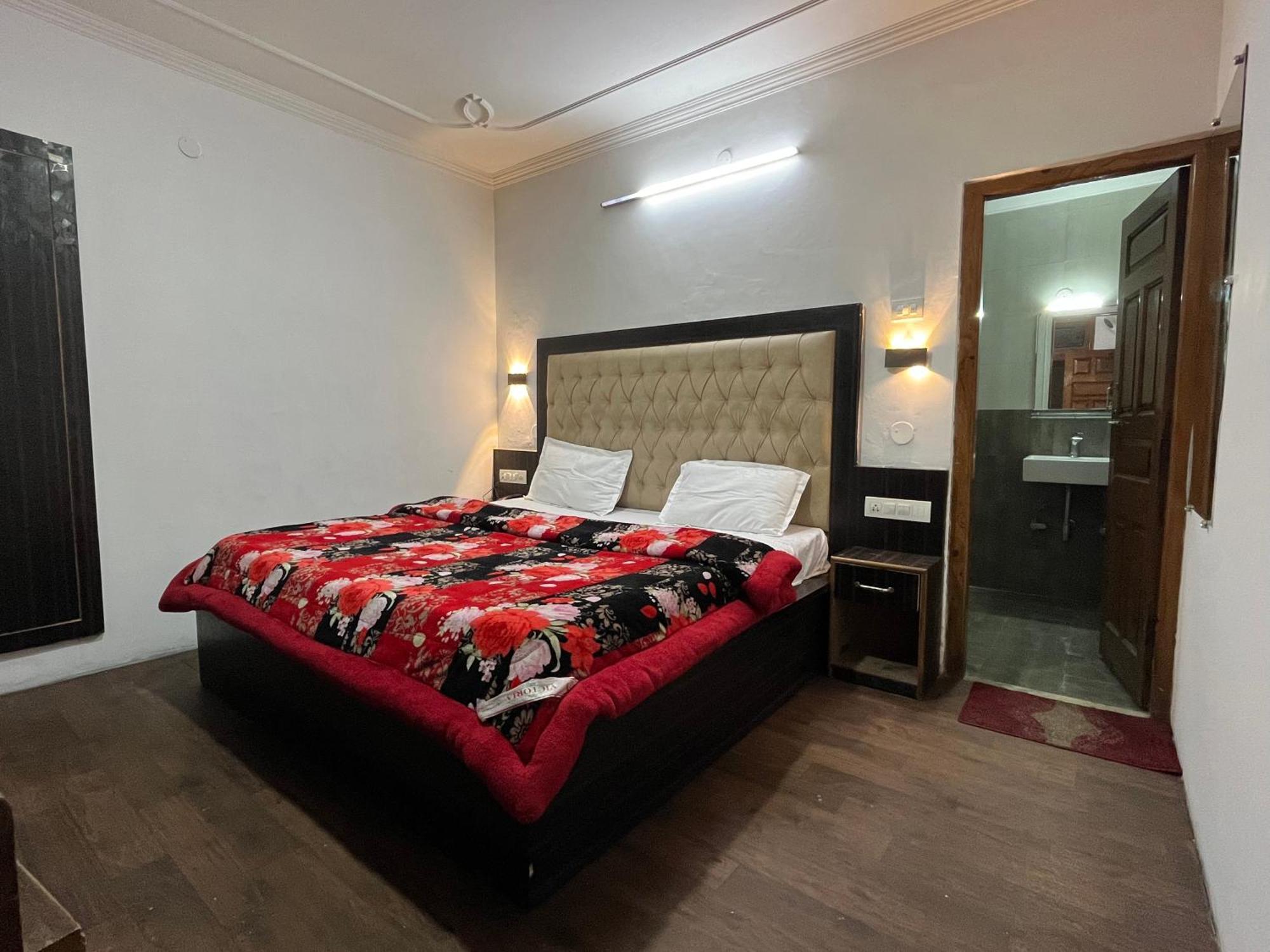 Hotel Premier Mall Road Manali エクステリア 写真