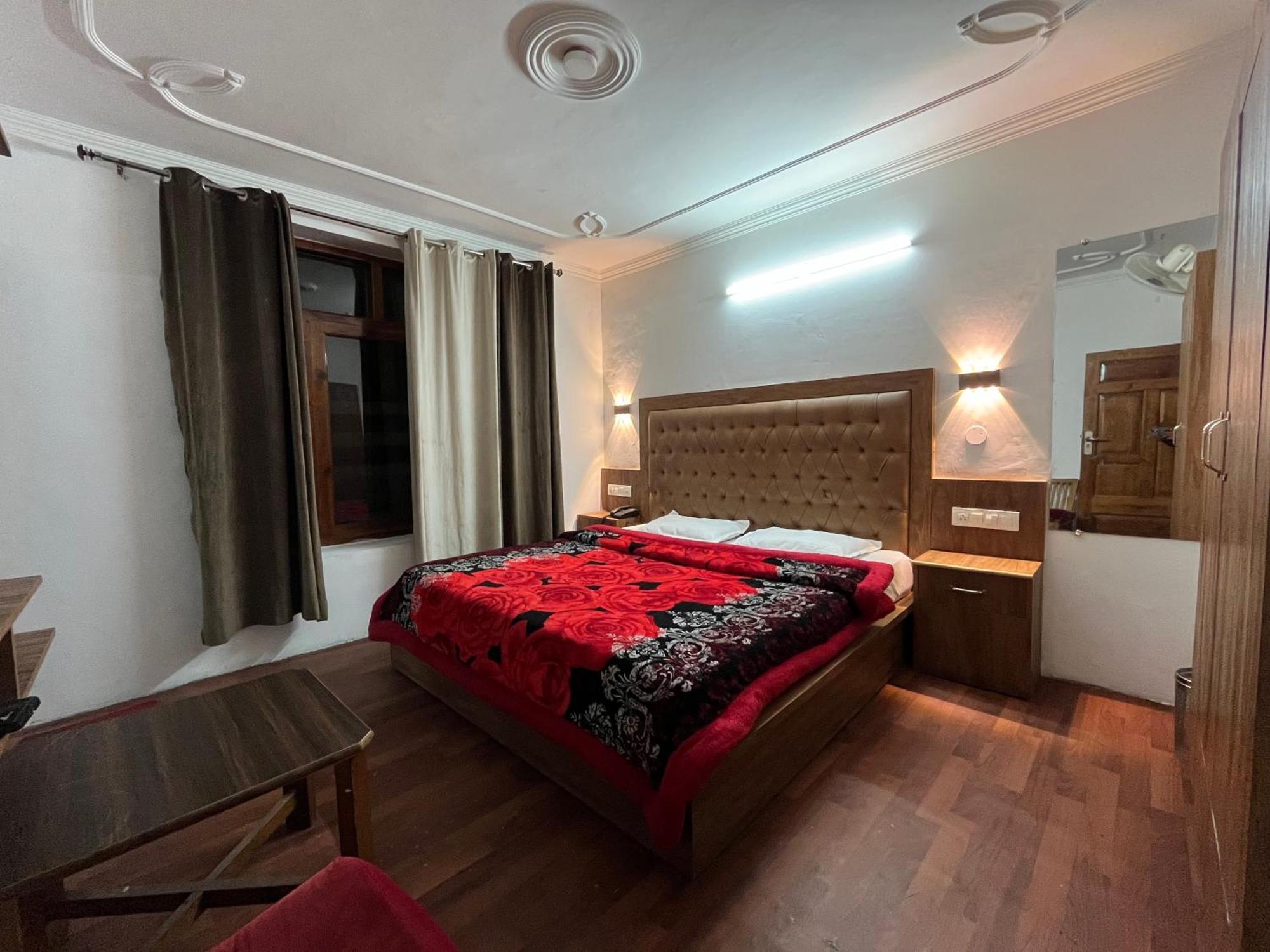 Hotel Premier Mall Road Manali エクステリア 写真