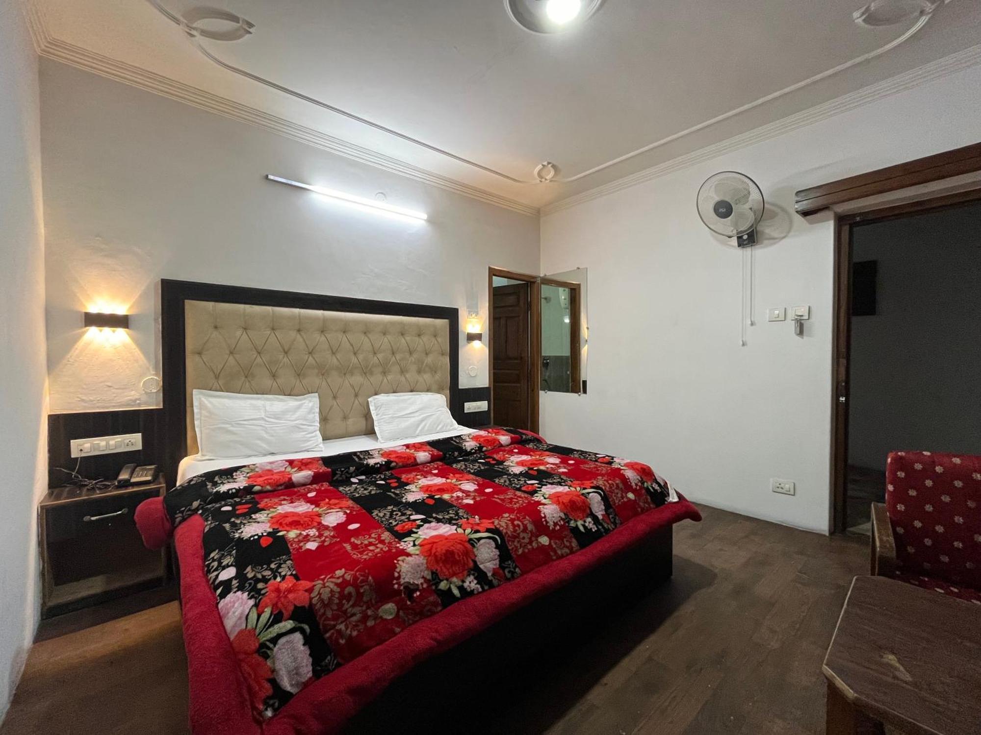 Hotel Premier Mall Road Manali エクステリア 写真