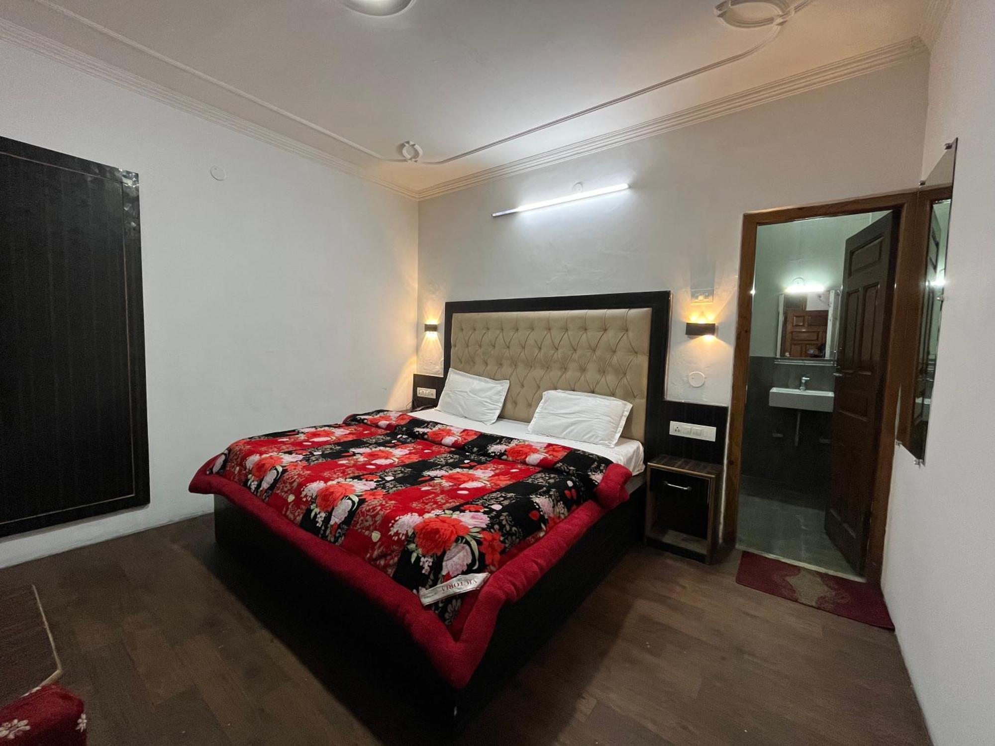 Hotel Premier Mall Road Manali エクステリア 写真