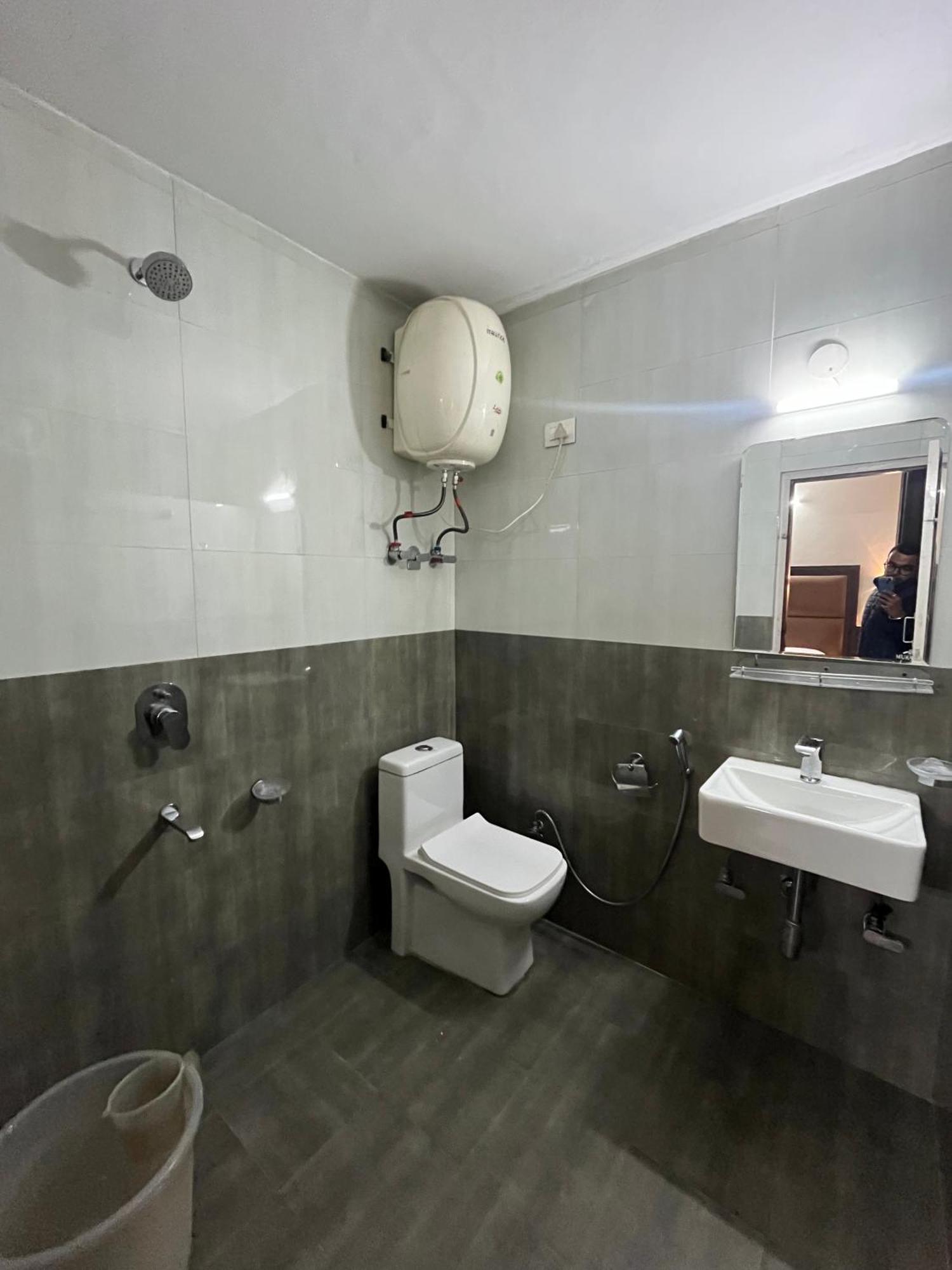 Hotel Premier Mall Road Manali エクステリア 写真