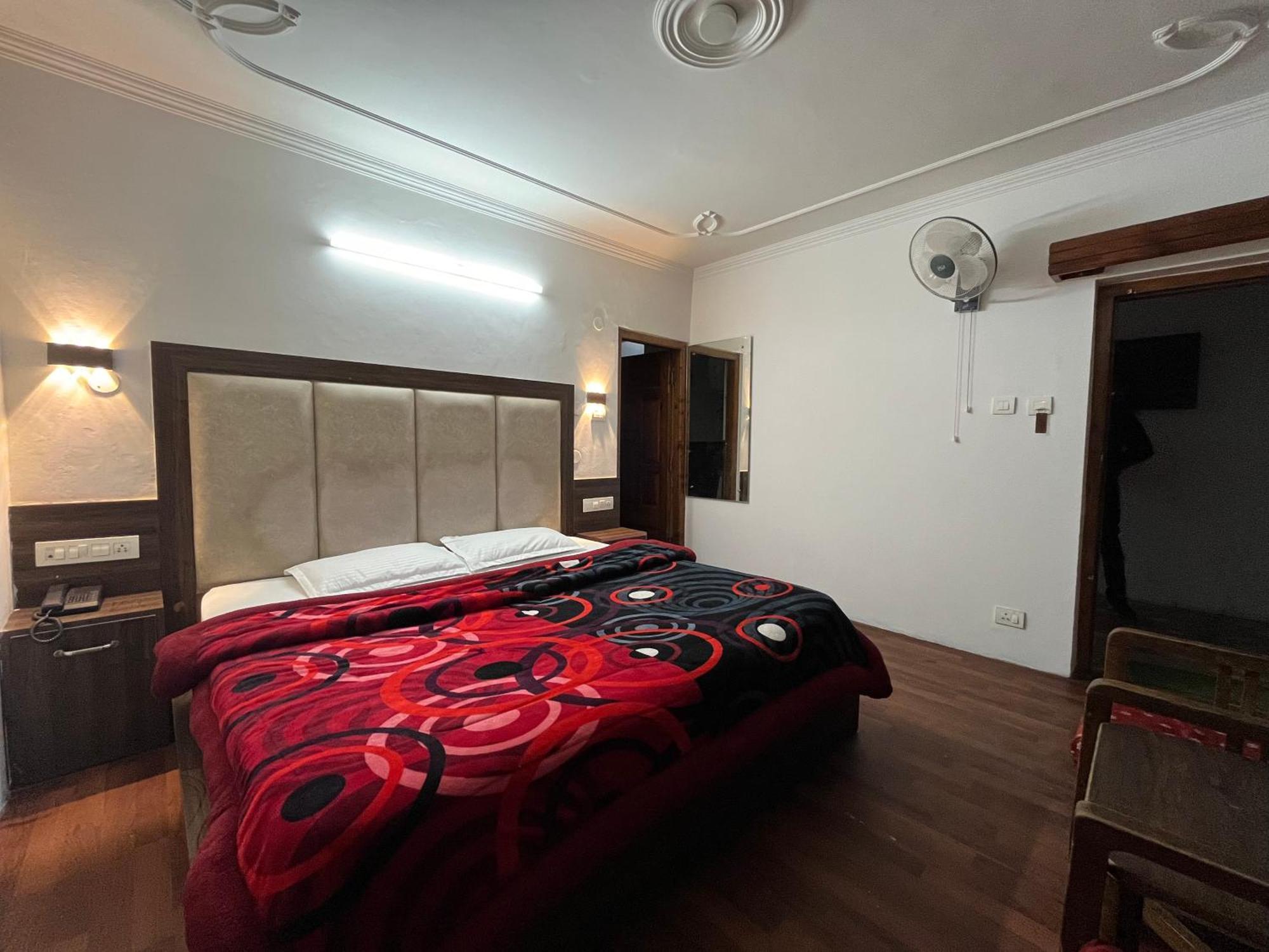 Hotel Premier Mall Road Manali エクステリア 写真