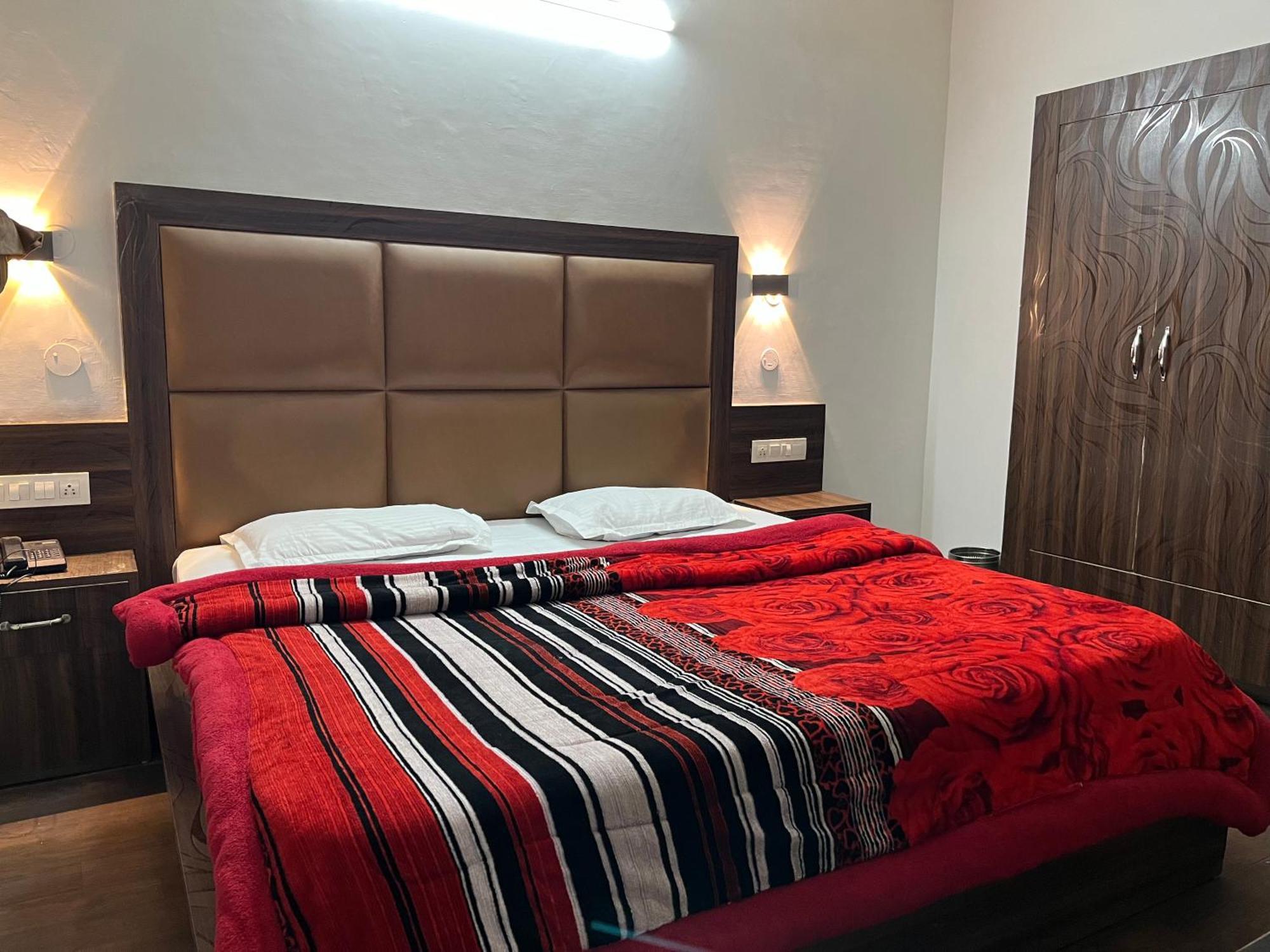 Hotel Premier Mall Road Manali エクステリア 写真
