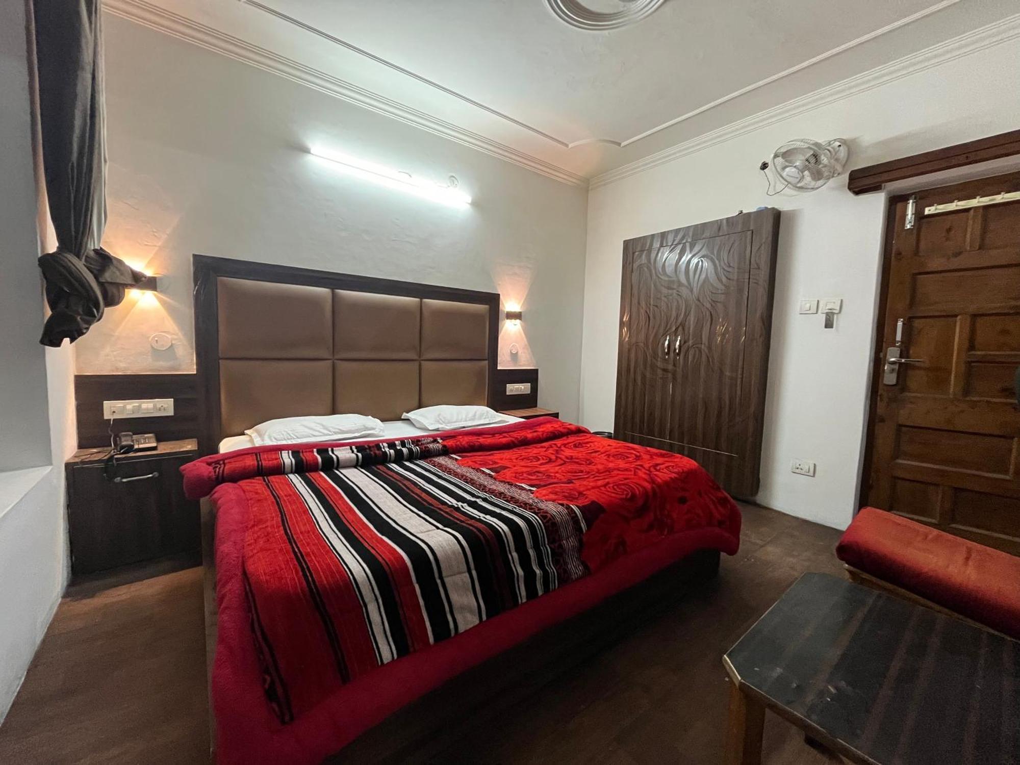 Hotel Premier Mall Road Manali エクステリア 写真